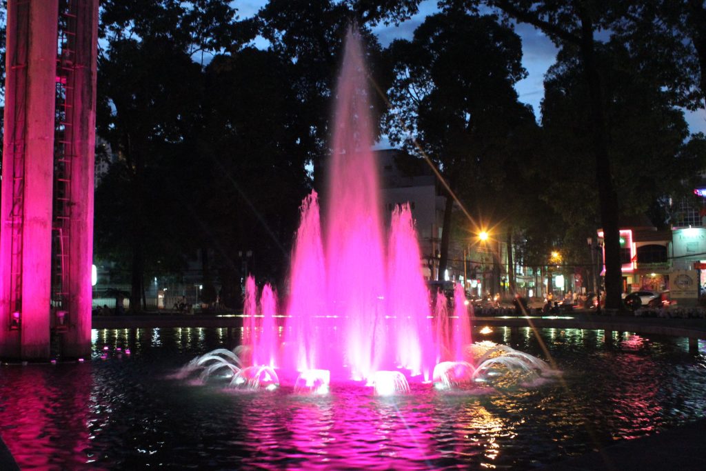 Hồ con Rùa là địa điểm yêu thích của người dân Sài Gòn