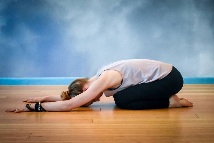Tư thế yoga đứa bé giúp bạn giải toả căng thẳng