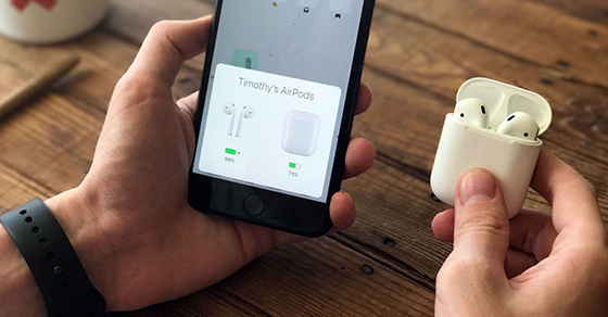 Kiểm tra pin bằng cách đưa hộp AirPods đến gần iPhone của bạn và mở nắp