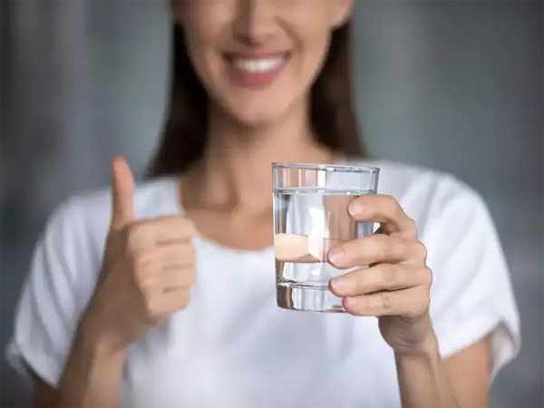 Bạn nên uống đủ 8 ly nước mỗi ngày