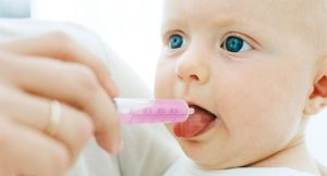 Cho trẻ uống thuốc hạ sốt khi trẻ bị sốt từ 38oC