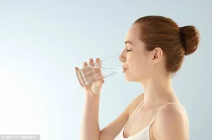 Uống nước có tác dụng làm giảm trọng lượng cơ thể