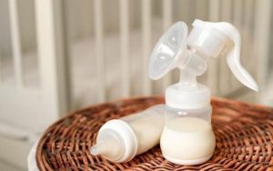 Sữa mẹ là nguyên liệu giúp làm trắng da an toàn