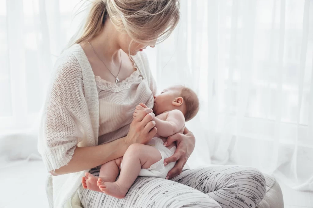 Sữa mẹ giúp tăng cường miễn dịch cho trẻ