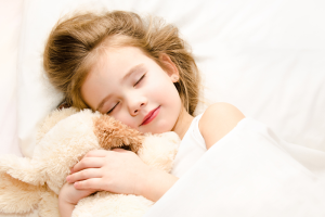 Tạo cho trẻ một thói quen đi ngủ và thức dậy đúng giờ