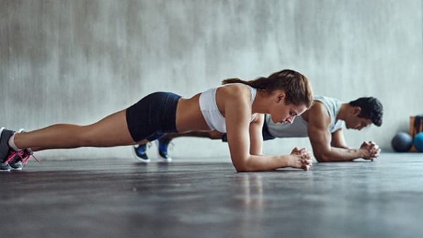 Bài tập plank giúp tăng cường sức mạnh cho cơ bụng