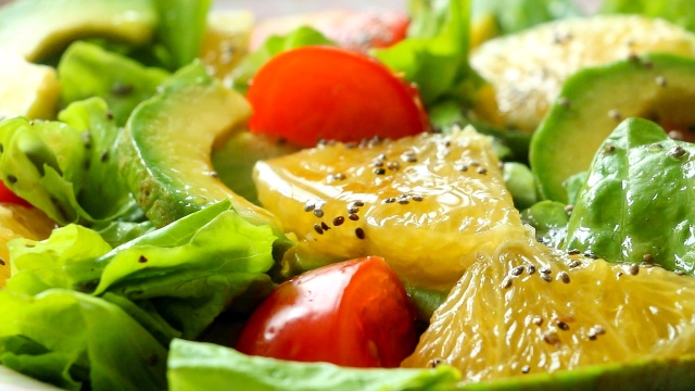 Salad hạt chia là một món ăn nhẹ lành mạnh bổ dưỡng