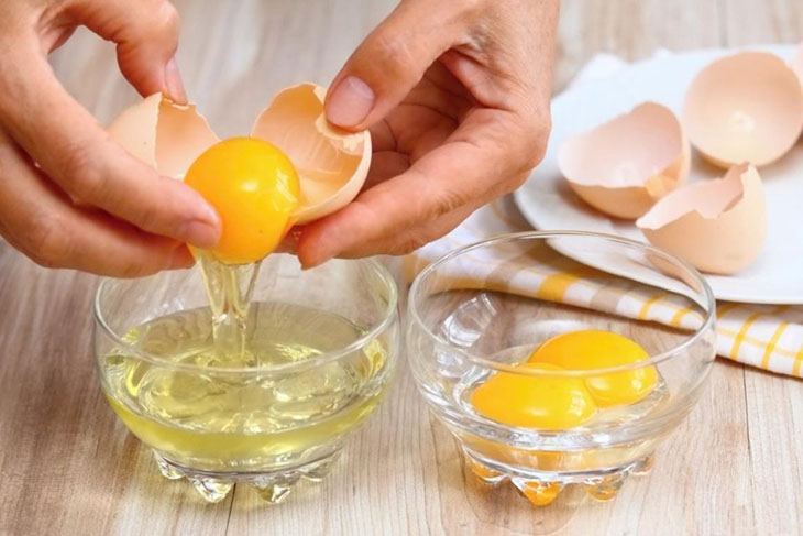 Trứng gà là cứu tinh cho tình trạng thâm mắt 