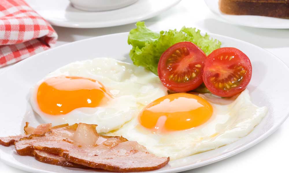 Bạn có thể ăn trứng ngay hoặc dùng chung với bánh mì thịt nguội
