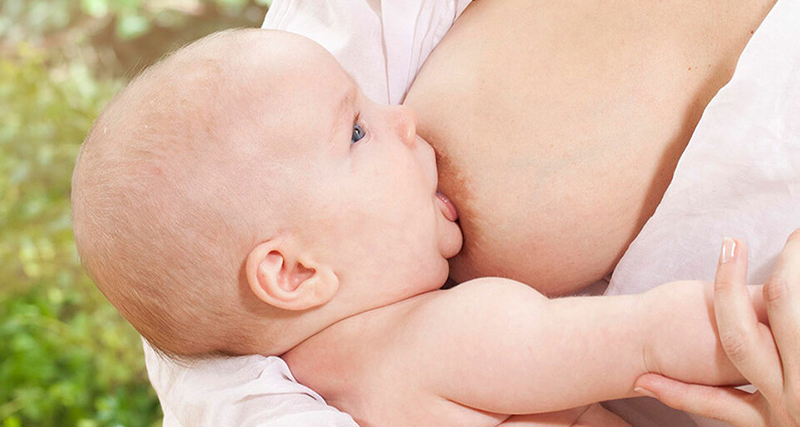 Quá trình mang thai và cho con bú dẫn đến tình trạng ngực chảy xệ