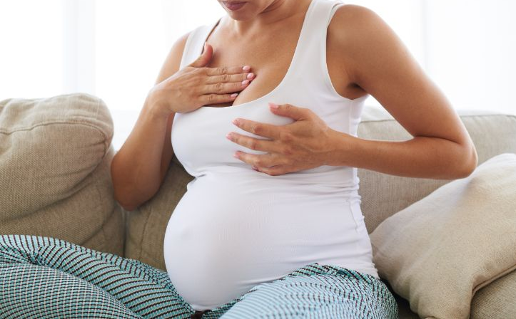 Quầng vú thường bị giãn rộng sau khi mang thai và cho con bú